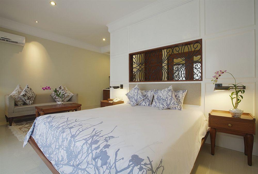Lagoon Hotel